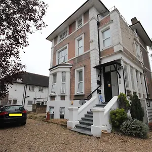 Apartment Eversley Gardens -apt A