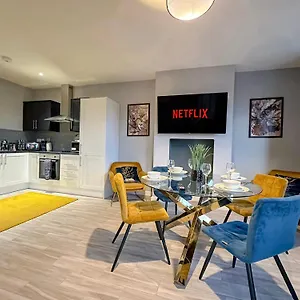 Apartment Luxury Boutique Block Free Street Parking