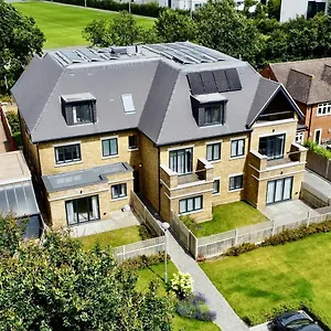 Apartment 172-174 Wood Lane